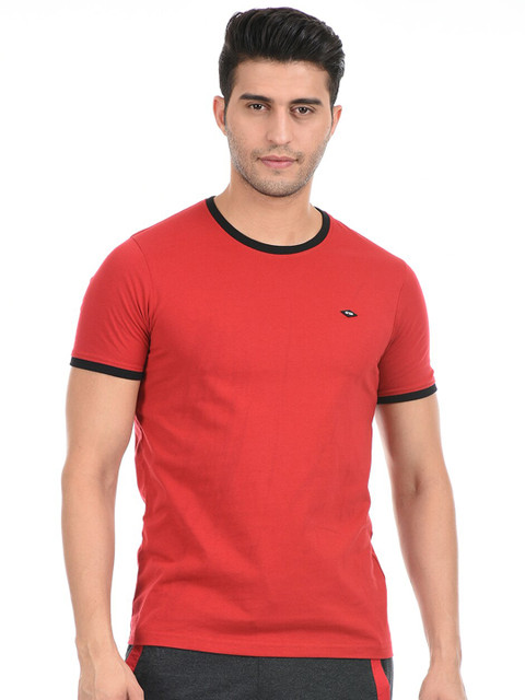 

Cloak & Decker by Monte Carlo Men Red Solid T-shirt