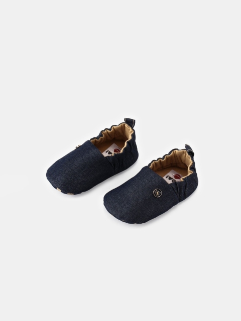 

Hopscotch Infant Boys Blue Solid Booties