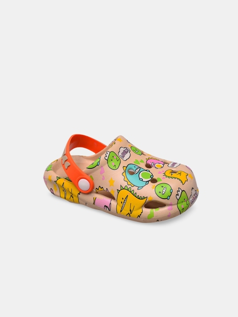 

Hopscotch Boys Beige & Green Printed Clogs