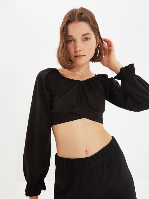 

Trendyol Black Solid Blouson Crop Top