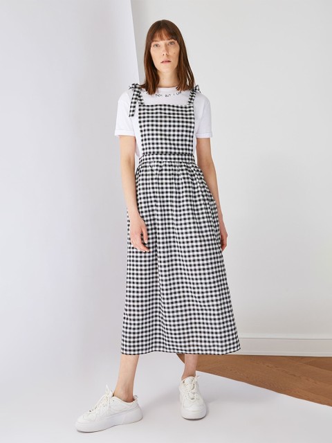 

Trendyol Women White & Black Checked Cotton A-Line Midi Dress