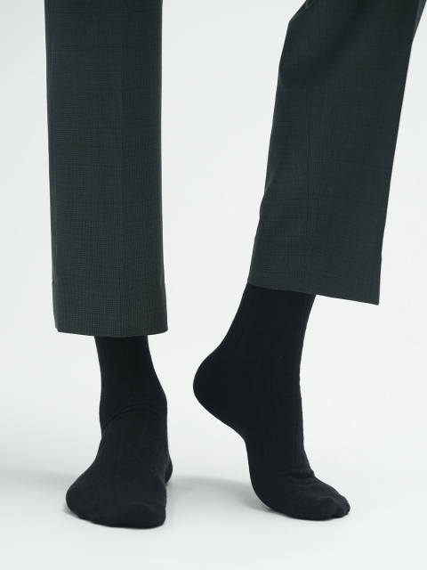 

Theater Men Black Solid Cotton Calf-Length Socks