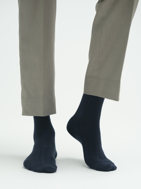 

Theater Men Navy Blue Solid Ribbed Calf-Length Socks