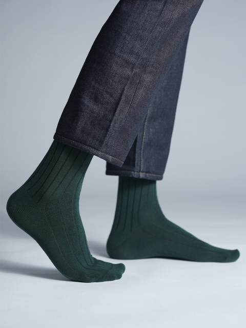 

Theater Men Green Solid Ribbed Calf-Length Socks