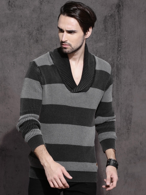 

Roadster Men Grey Striped Pullover