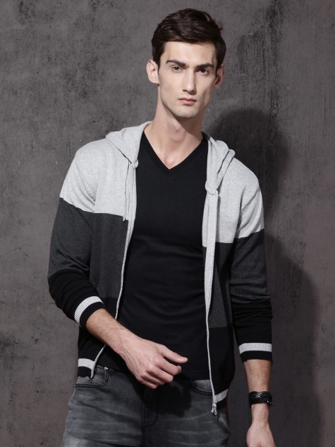 

Roadster Men Grey Colourblocked Sweater