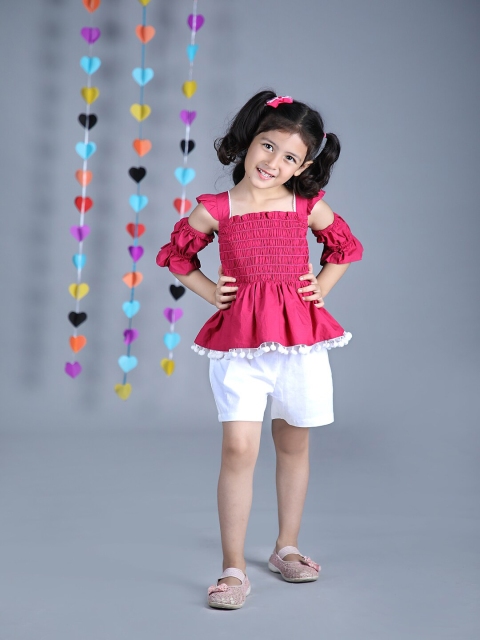 

Beyabella Magenta Print Cinched Waist Top With Detachable Sleeves