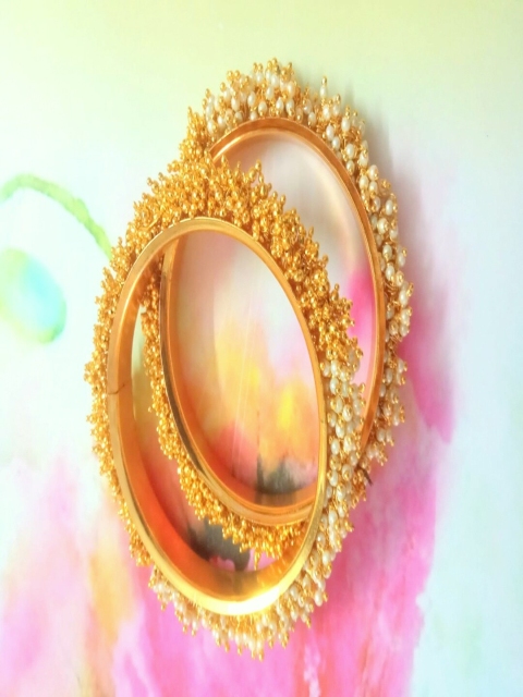 

Runjhun Set Of 2 Gold-Plated White Beaded Bangles