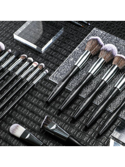 

Veoni BELLE Foundation Buffer Blending Brush For Face, Black