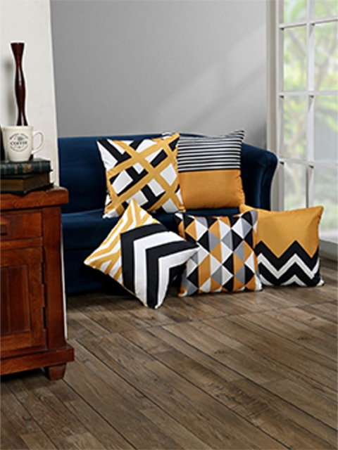 

SOKNACK White & Black Set of 5 Geometric Square Cushion Covers
