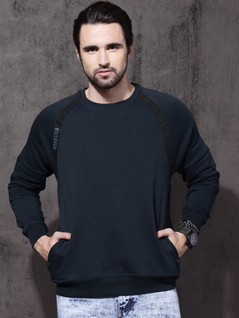 

Roadster Men Navy Solid Sweatshirt, Navy blue