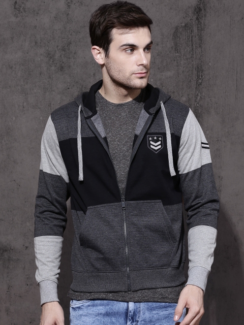 

Roadster Men Grey Melange & Black Colourblocked Hooded Sweatshirt