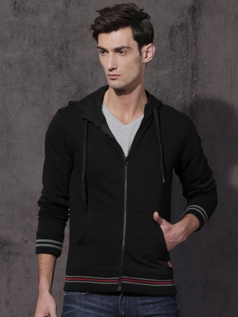 

Roadster Men Black Solid Hooded Sweatshirt