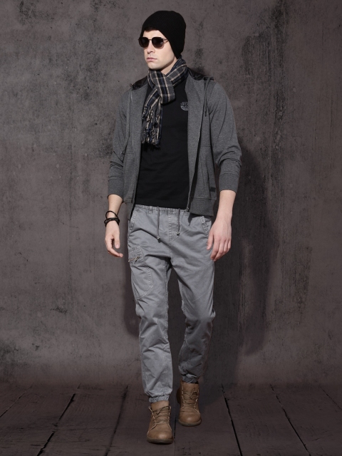 

Roadster Men Grey Solid Hooded Sweatshirt