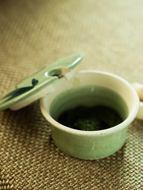 

ExclusiveLane Green Handcrafted Salt Box