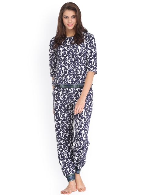 

Clovia White & Blue Printed Lounge Set LSW070P08XL