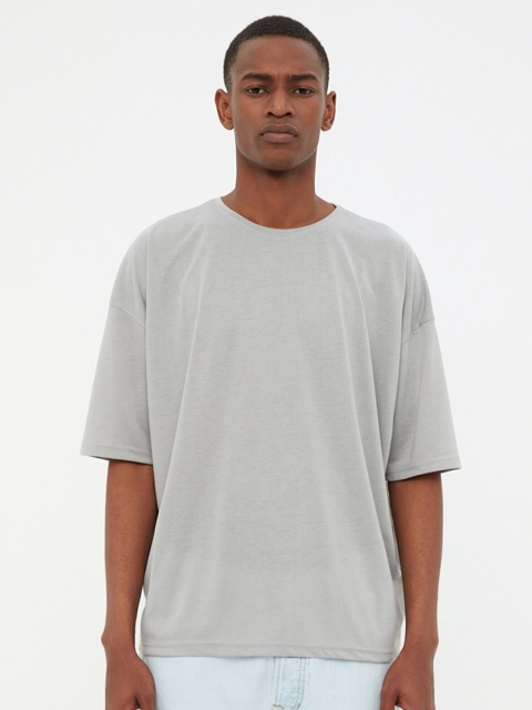 

Trendyol Men Grey Solid Drop-Shoulder Sleeves T-shirt