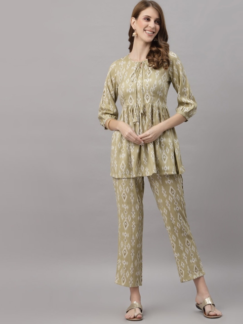 

Ragavi Women Green & Off White Printed Night suit