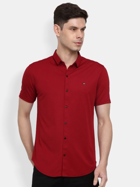 

V-Mart Men Maroon Mandarin Collar Slim Fit T-shirt