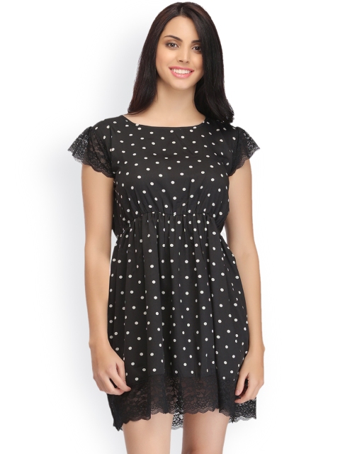 

Clovia Black Printed Nightdress NS0719P13XL