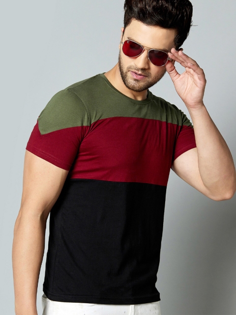 

AUSK Men Black & Maroon Colourblocked T-shirt