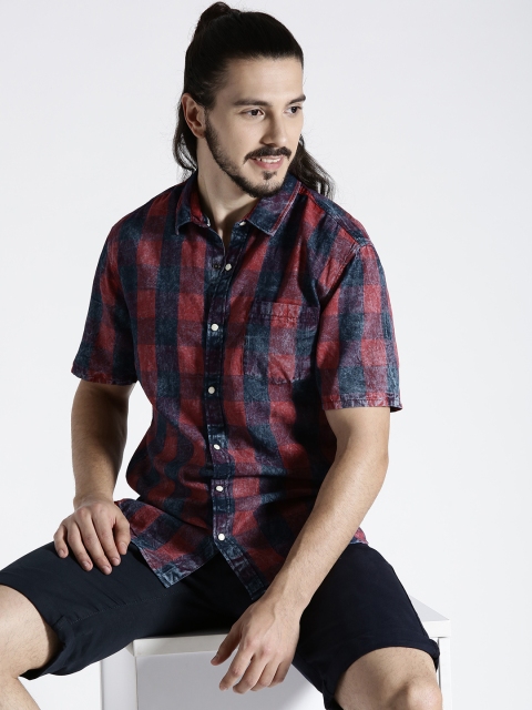 

s.Oliver Men Red & Navy Checked Casual Shirt