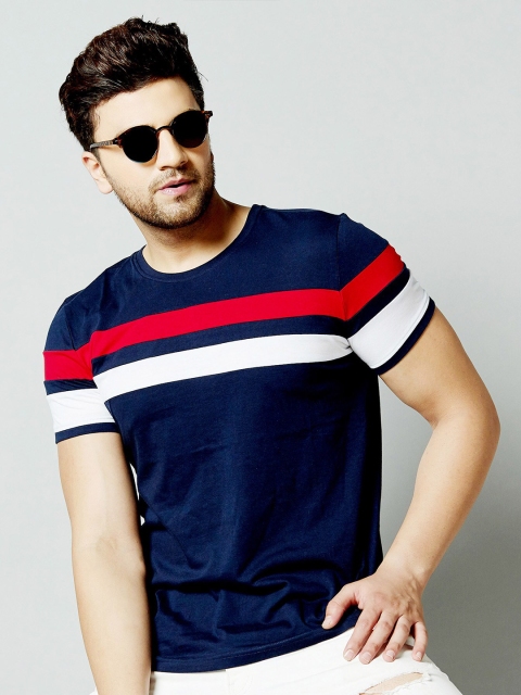 

AUSK Men Blue & Red Striped Cotton T-shirt