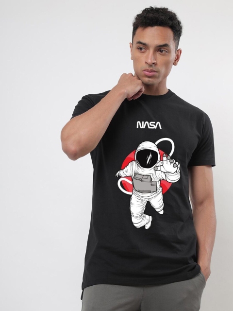 

Bewakoof Men Black Printed Applique T-shirt