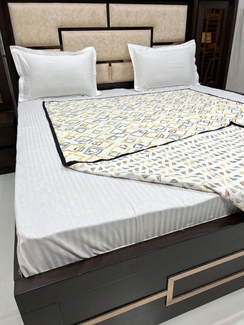 

Pure Decor Yellow Geometric AC Room 233 GSM Single Bed Reversible Pure Cotton Dohar