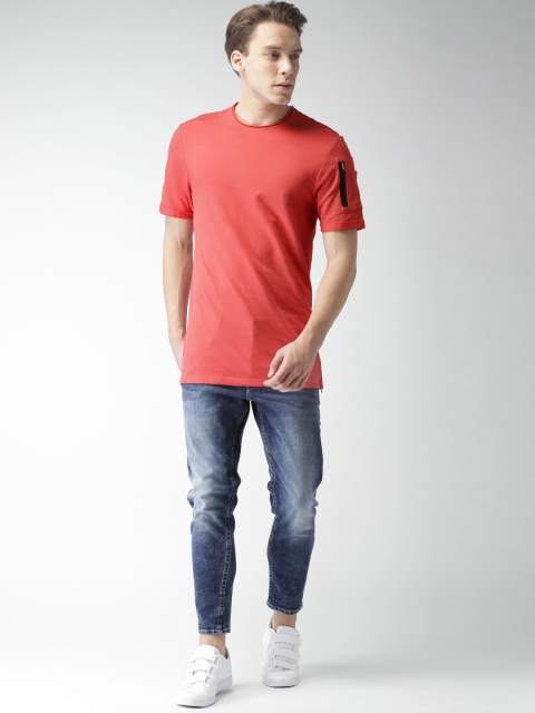 

Mast & Harbour Men Red Solid Round Neck T-shirt