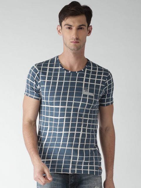 

Mast & Harbour Men Blue & White Checked Round Neck T-Shirt