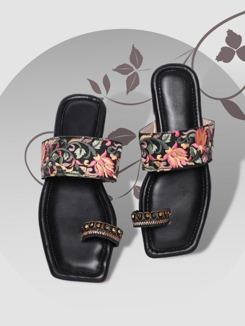 

PERY PAO Women Black Ethnic One Toe Flats