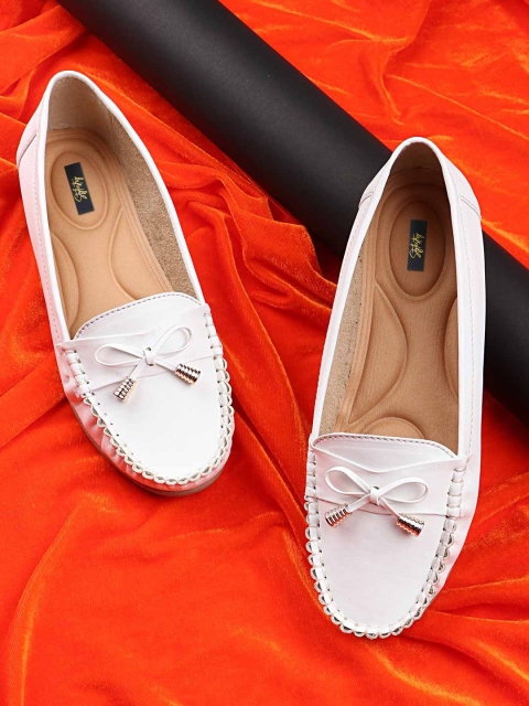 

Stylestry Women White Solid Synthetic Ballerinas Flats