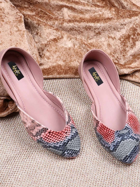 

Stylestry Women Pink Textured Mojaris Flats