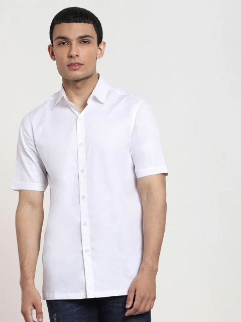 

Bewakoof Plus Men White Solid Casual Shirt