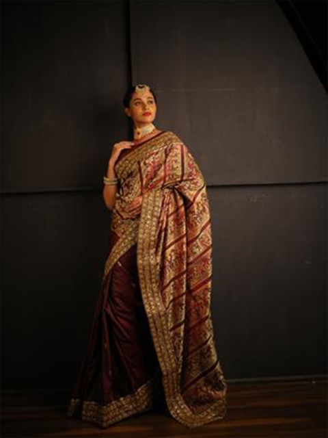 

BEATITUDE Maroon & Gold-Toned Floral Embroidered Pure Silk Saree