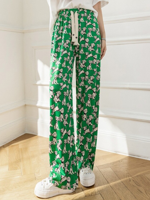 

La Aimee Women Green Animal Printed Trousers