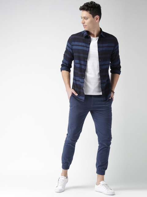

Mast & Harbour Men Blue Regular Fit Striped Casual Shirt