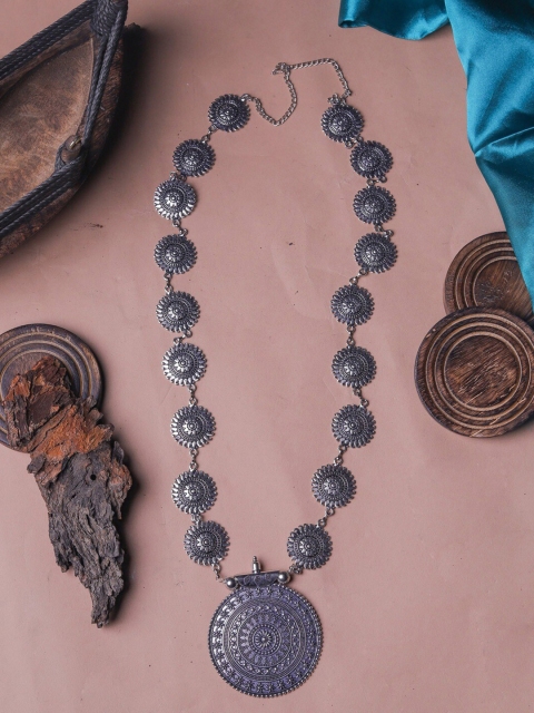 

Sangria Women Silver Necklace and Chains