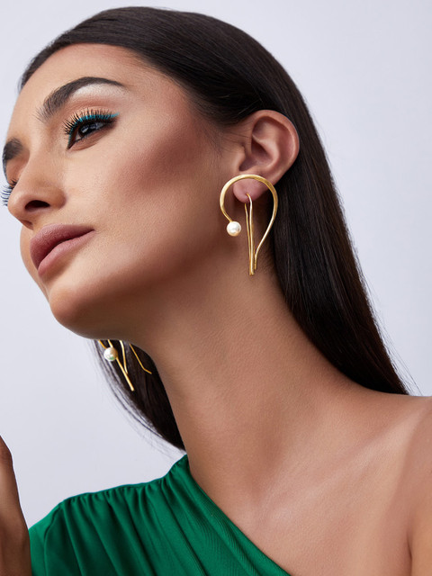 

Rubans Voguish Gold-Toned 22k Gold Plated Classic Studs Earrings