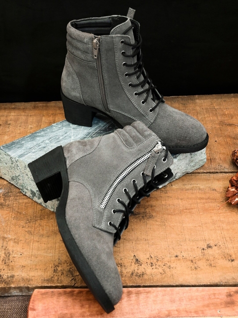 

Roadster Women Grey Solid Embellished Leather Boots