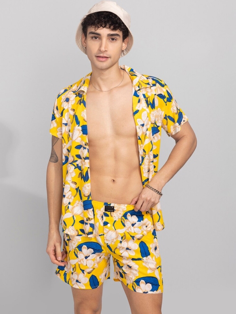 

Snitch Men Yellow Flower Printed Co-Ords