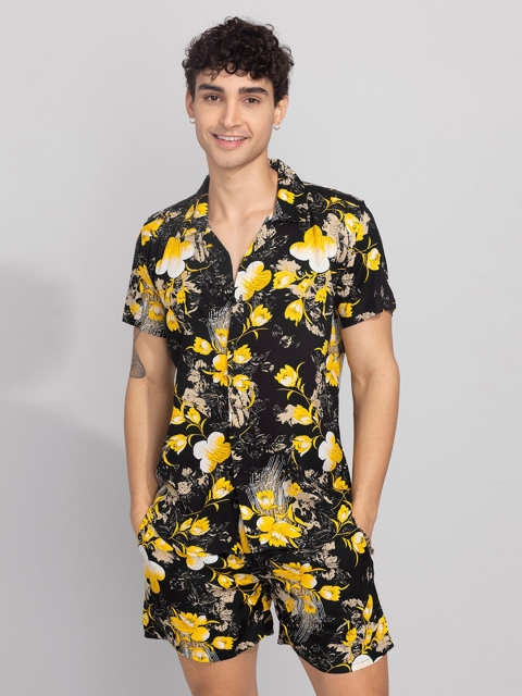 

Snitch Men Yellow & Black Floral Printed Co-Ords