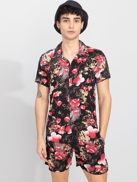 

Snitch Men Red & Black Floral Printed Co-Ords