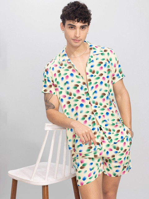 

Snitch Men Yellow Printed Co-Ords