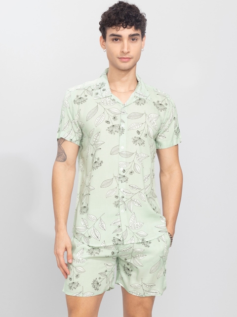 

Snitch Men Green Printed Co-Ords