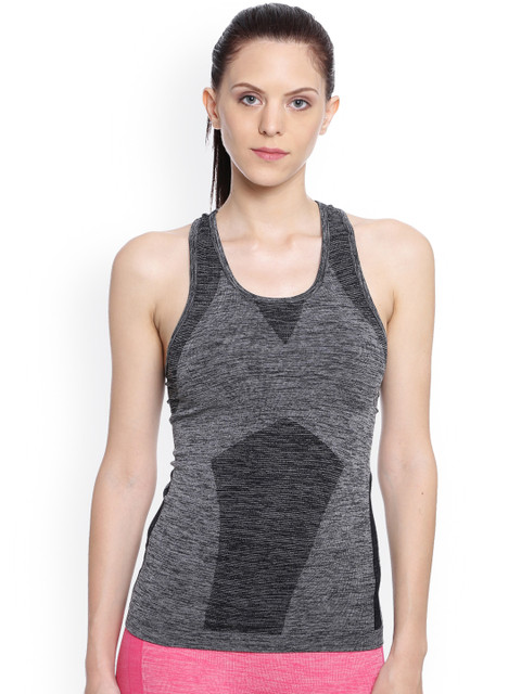 

Undercolors of Benetton Women Black Solid Tank Top