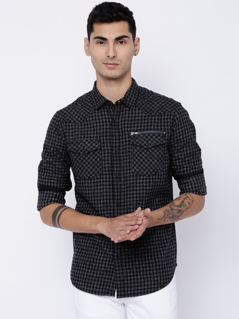 

LOCOMOTIVE Men Black & Grey Slim Fit Checked Casual Shirt