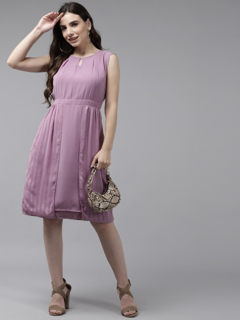 

Aarika Lavender Floral Keyhole Neck Georgette Dress