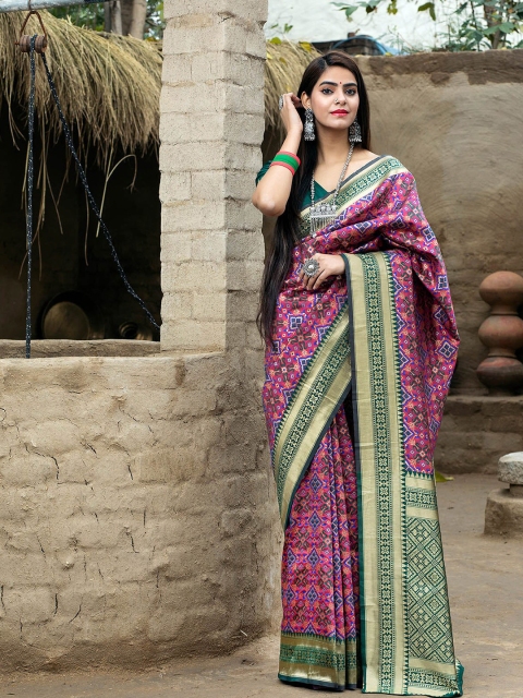 

ODETTE Pink & Green Ethnic Motifs Zari Silk Blend Saree